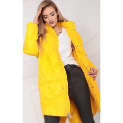 Oversize'owa kurtka z szalem żółty. Żółte kurtki damskie N/A, m, bez wzorów, bez kaptura. Za 799,00 zł.