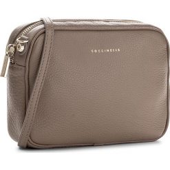Torebka COCCINELLE - AV3 Pochette E5 AV3 55 89 01 Taupe 175. Brązowe listonoszki damskie marki Coccinelle. Za 699,90 zł.