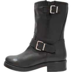 Zign Kowbojki i Buty motocyklowe black. Czarne buty zimowe damskie marki Zign, z materiału. W wyprzedaży za 407,20 zł.