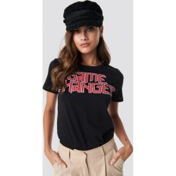 NA-KD T-shirt Game Changer - Black. Czarne t-shirty damskie marki NA-KD, z nadrukiem, z bawełny, z okrągłym kołnierzem. Za 72,95 zł.