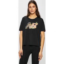 New Balance - Top. Czarne bluzki damskie New Balance, s, z nadrukiem, z bawełny, z okrągłym kołnierzem. Za 139,90 zł.