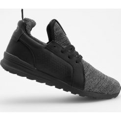 Buty sportowe - Czarny. Czarne halówki męskie Reserved. W wyprzedaży za 99,99 zł.