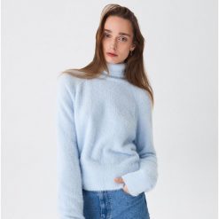 Sweter z golfem - Niebieski. Niebieskie swetry damskie House, s, bez wzorów, bez rękawów. Za 89,99 zł.