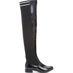 Czarne Kozaki You Are Everything. Czarne buty zimowe damskie vices, z lakierowanej skóry, z okrągłym noskiem, na obcasie. Za 159,99 zł.