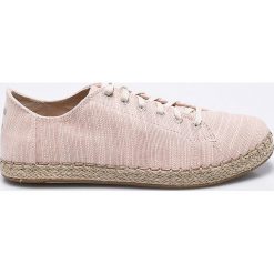 Toms - Espadryle. Różowe espadryle damskie Toms, bez wzorów, z gumy, bez obcasa, na płaskiej podeszwie. W wyprzedaży za 199,90 zł.