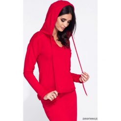 Czerwona bluza damska z kapturem taliowana. Czerwone bluzy damskie z kapturem marki Pakamera, z bawełny. Za 119,00 zł.