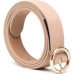 Pasek Damski TOMMY HILFIGER - Round Buckle Nubuck Belt 2.5 AW0AW06545 271. Brązowe paski damskie TOMMY HILFIGER, w paski, ze skóry. W wyprzedaży za 119,00 zł.