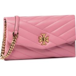 Torebka TORY BURCH - Kira Chevron Chain Wallet 64068 Pink City 681. Różowe listonoszki damskie Tory Burch, bez wzorów, ze skóry, bez dodatków. W wyprzedaży za 919,00 zł.