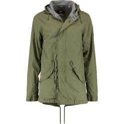 Superdry ROOKIE FLITE Parka olive. Zielone parki męskie marki Superdry, m, z bawełny. W wyprzedaży za 479,20 zł.