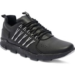 Skórzane sneakersy "Fighter" w kolorze czarnym. Czarne sneakersy męskie TBS, bez wzorów, na sznurówki. W wyprzedaży za 149,95 zł.