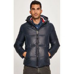 Guess Jeans - Kurtka puchowa. Niebieskie płaszcze męskie Guess Jeans, s, z aplikacjami, z poliesteru, krótkie, z kapturem. Za 899,90 zł.