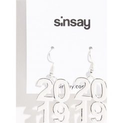Kolczyki 2019 - Jasny szar. Szare kolczyki damskie marki Sinsay. Za 12,99 zł.