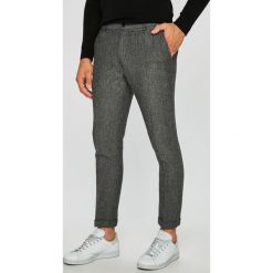 Casual Friday - Spodnie. Szare chinosy męskie marki Casual Friday, z poliesteru. W wyprzedaży za 239,90 zł.