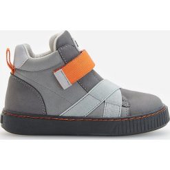 Wysokie trampki na rzepy - Szary. Szare trampki męskie Reserved, bez wzorów, na rzepy. Za 89,99 zł.