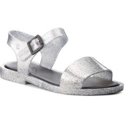 Sandały MELISSA - Mar Sandal Ad 32337 Black/Glitter Silver 52959. Szare klapki damskie Melissa, bez wzorów, z tworzywa sztucznego, bez obcasa, na obcasie. W wyprzedaży za 199,00 zł.