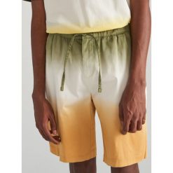Szorty relaxed fit - Zielony. Zielone spodenki i szorty męskie Reserved, m, bez wzorów. Za 99,99 zł.