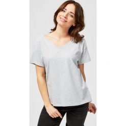 Bluzka typu oversize. Szare bluzki damskie Moodo, s, bez wzorów, bez kołnierzyka, bez rękawów. Za 19,99 zł.
