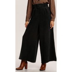 Czarne Spodnie Culottes Fyrielle. Czarne spodnie damskie Renee, s, bez wzorów, z tkaniny. Za 179,99 zł.