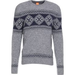 Swetry klasyczne męskie: BOSS Orange KIONAS Sweter light grey