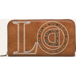 Desigual - Portfel. Czarne portfele damskie Desigual, bez wzorów, z poliesteru. W wyprzedaży za 129,90 zł.
