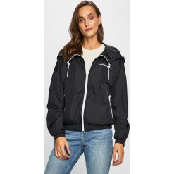 Calvin Klein Jeans - Kurtka. Białe kurtki damskie Calvin Klein Jeans, s, bez wzorów, z poliesteru, krótkie. W wyprzedaży za 399,90 zł.