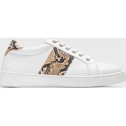Kazar Studio - Buty. Białe buty sportowe damskie Kazar Studio, bez wzorów, z gumy, sportowe. W wyprzedaży za 239,90 zł.