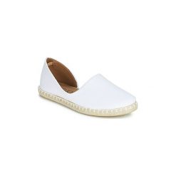Espadryle Casual Attitude JALAYIVE. Białe espadryle damskie Casual Attitude, bez wzorów, bez obcasa. W wyprzedaży za 103,20 zł.
