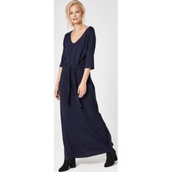 Sukienka do kostek bawełniana granatowa - xl. Sukienki damskie e-margeritka.pl, na co dzień, xl, bez wzorów, z bawełny, bez kołnierzyka, z długim rękawem, długie, maxi, proste. Za 184,99 zł.