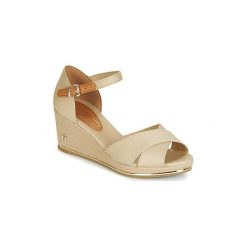 Sandały Tommy Hilfiger ESTELLA 2D. Brązowe sandały damskie TOMMY HILFIGER, bez wzorów, bez obcasa, bez zapięcia. Za 300,30 zł.