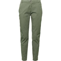 Chinosy damskie: BOSS Orange SOCHILA Chinosy khaki