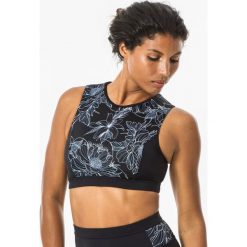 Góra kostiumu kąpielowego CARLA SEI damska. Czarne t-shirty damskie OLAIAN, bez wzorów, z elastanu, sportowe, z dekoltem na plecach. Za 99,99 zł.