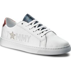 Sneakersy TOMMY HILFIGER - Tommy Star Metallic Sneaker FW0FW02349 Rwb 020. Białe półbuty damskie TOMMY HILFIGER, ze skóry ekologicznej. W wyprzedaży za 279,00 zł.
