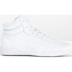Wysokie sneakersy bonprix biały. Białe sneakersy damskie bonprix, z satyny. Za 99,99 zł.