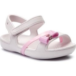 Klapki basenowe CROCS 205530-6PI. Różowe klapki dziewczęce Crocs, z tworzywa sztucznego. Za 109,99 zł.