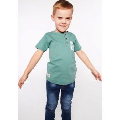 T-shirt chłopięcy z guzikami zielony NDZ4482. Zielone t-shirty chłopięce Fasardi, bez wzorów, bez rękawów. Za 39,00 zł.
