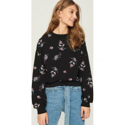 Bluza z nadrukiem all over - Czarny. Czarne bluzy rozpinane damskie Sinsay, l, z nadrukiem. W wyprzedaży za 49,99 zł.