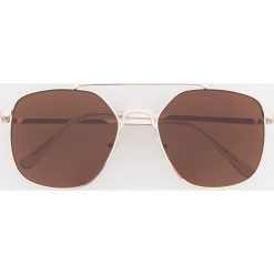 Okulary przeciwsłoneczne - Złoty. Żółte okulary przeciwsłoneczne męskie wayfarery Reserved. Za 49,99 zł.