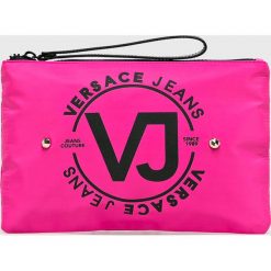 Versace Jeans - Kosmetyczka. Czerwone kosmetyczki damskie Versace Jeans, bez wzorów, z poliesteru. W wyprzedaży za 129,90 zł.