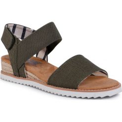 Espadryle SKECHERS - BOBS Poppy Bloom 113005/OLV Olive. Zielone espadryle damskie Skechers, bez wzorów, z tworzywa sztucznego, bez obcasa, na obcasie. W wyprzedaży za 139,00 zł.