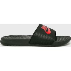 Nike Sportswear - Klapki. Czarne kapcie męskie Nike Sportswear, z gumy, bez zapięcia. Za 119,90 zł.