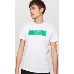 T-shirty męskie: T-shirt z napisem locals only – Biały
