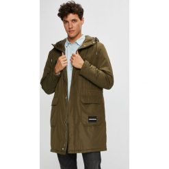 Calvin Klein Jeans - Kurtka. Zielone płaszcze męskie Calvin Klein Jeans, m, bez wzorów, z poliesteru, długie, z kapturem. W wyprzedaży za 629,90 zł.