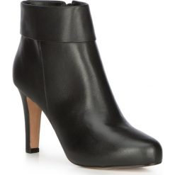 Buty damskie. Pomarańczowe botki damskie Wittchen, ze skóry, eleganckie, na wysokim obcasie, bez zapięcia. W wyprzedaży za 299,90 zł.
