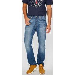 Levi's - Jeansy 501. Niebieskie jeansy męskie Levi's®, s, z aplikacjami, z podwyższonym stanem. W wyprzedaży za 299,90 zł.