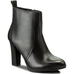 Botki TOMMY HILFIGER - Nanni 3A FW0FW01976 Black 990. Czarne botki damskie na zamek marki TOMMY HILFIGER, z materiału, z okrągłym noskiem, na obcasie. W wyprzedaży za 379,00 zł.