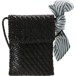 Loeffler Randall NORA WOVEN MINI CROSSBODY POUCH Torba na ramię black/light blue/forest. Czarne torebki klasyczne damskie Loeffler Randall. Za 799,00 zł.