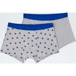Komplet 2 par bokserek w groszki i trójkąty. Szare bokserki męskie Pull&Bear, w grochy. Za 59,90 zł.