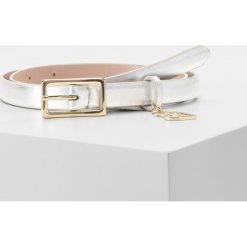 Paski damskie: MAX&Co. ACCORATO BELT NARROW HEART CHARM Pasek silver