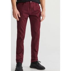 Spodnie z bawełny organicznej - Bordowy. Czerwone spodnie męskie marki Reserved, m, bez wzorów, z bawełny. Za 129,99 zł.