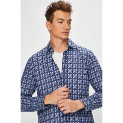 Pierre Cardin - Koszula. Niebieskie koszule męskie marki Pierre Cardin, bez wzorów, z bawełny, casualowe, z włoskim kołnierzykiem, z długim rękawem. W wyprzedaży za 179,90 zł.